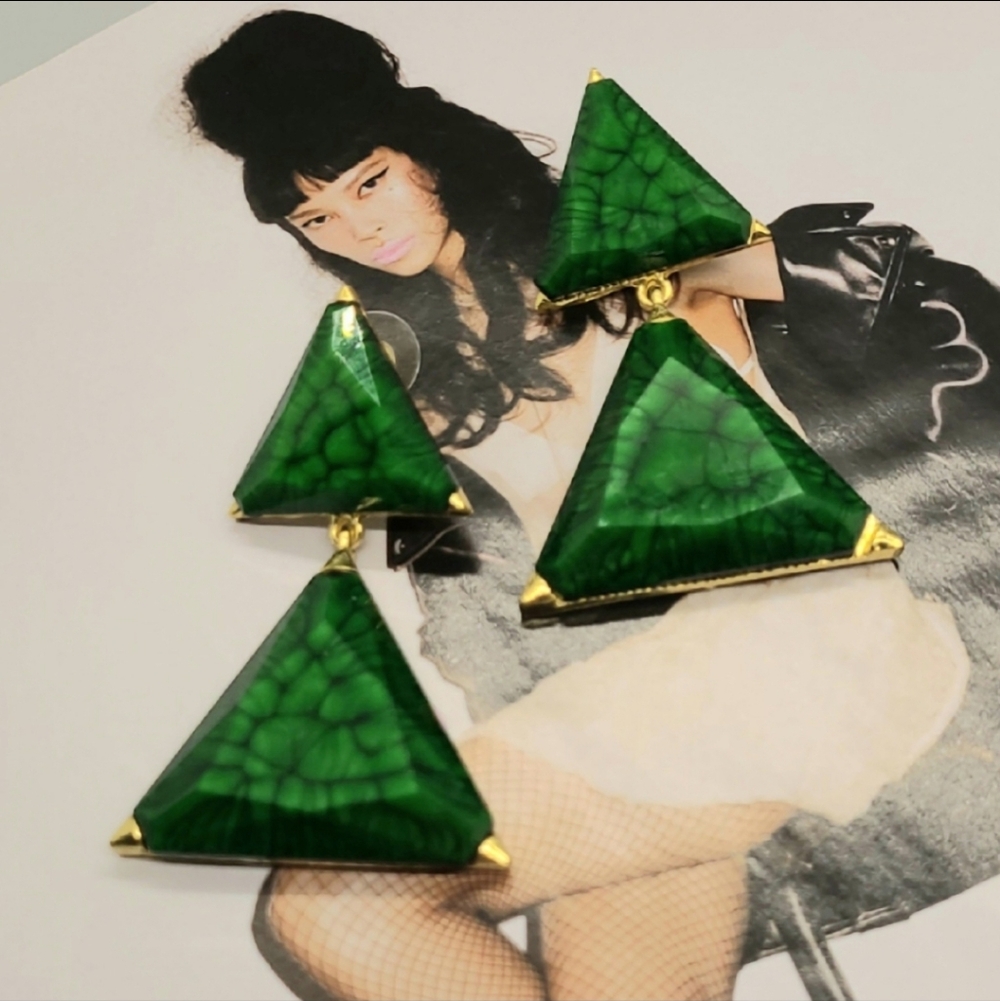 NWT Amrita Singh Bermuda Chunky Triangle Gold Drop Earrings